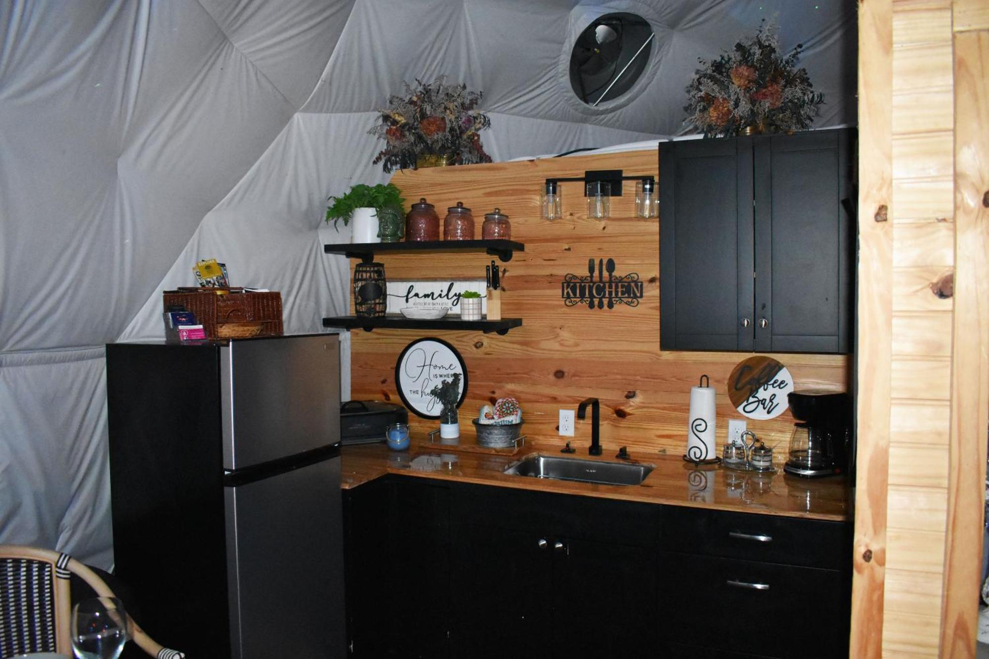 Waterfront Luxury Glamping Dome Hotel Rogersville Екстериор снимка